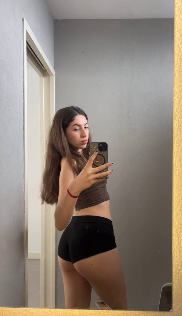 Amber in her underwear in Ibin