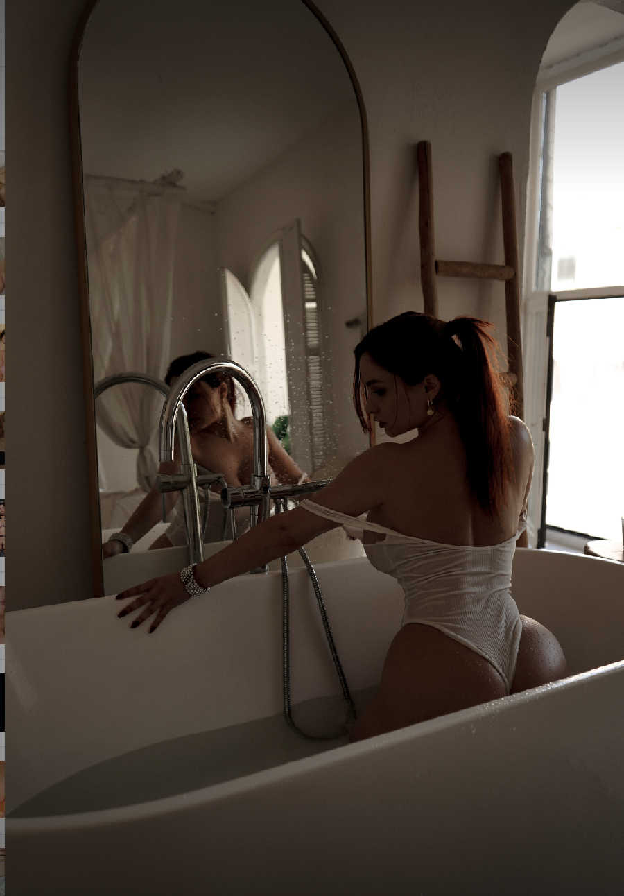 A playful frame from Miranda Faith nude — online in Ibin