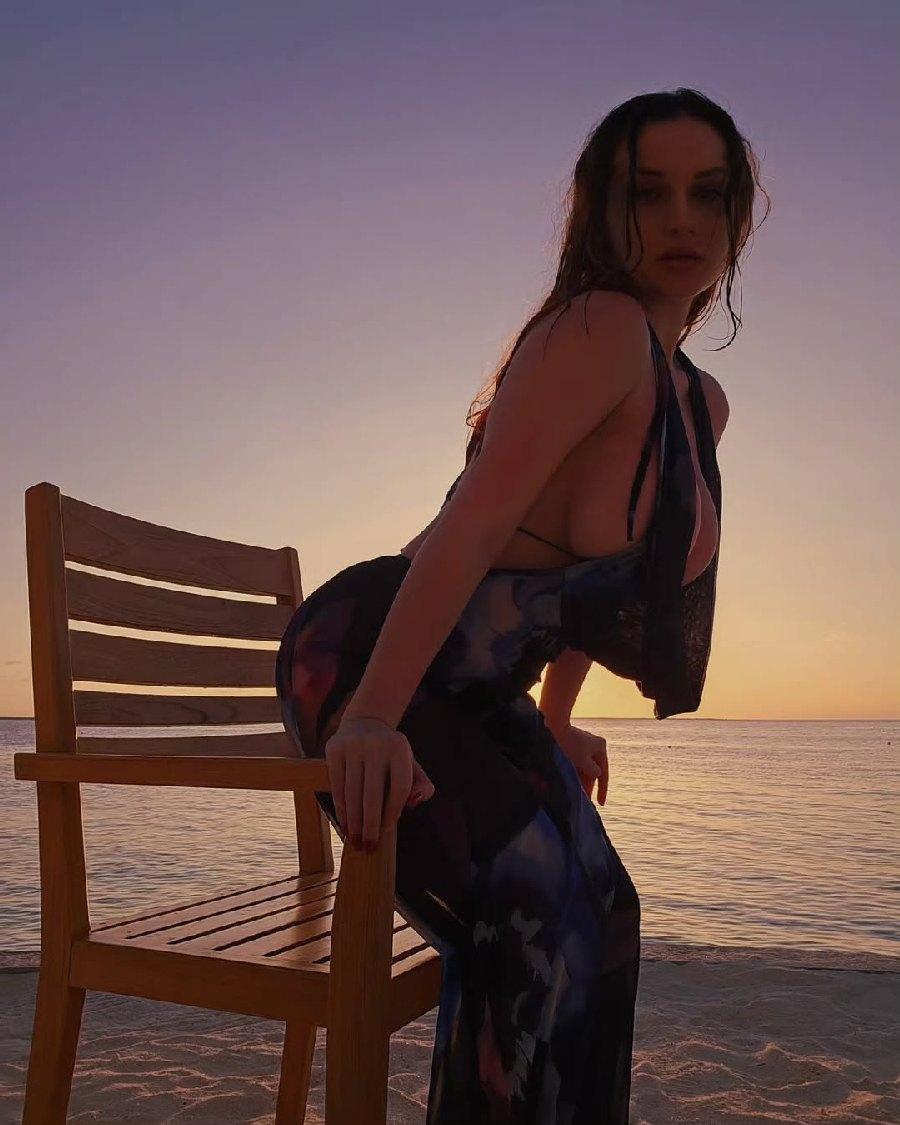 Sexy girl Miranda Faith nude in Ibin