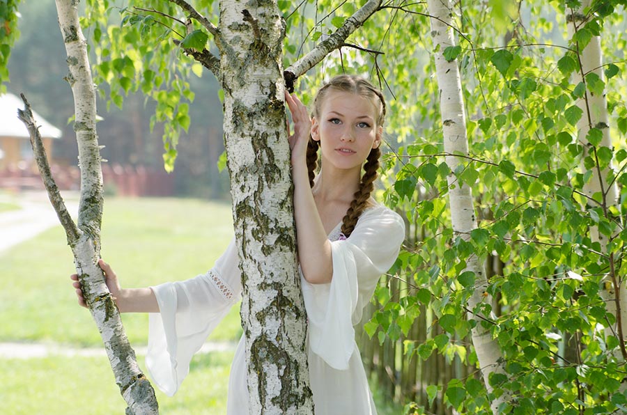 Women in Slavic costumes in Ibin