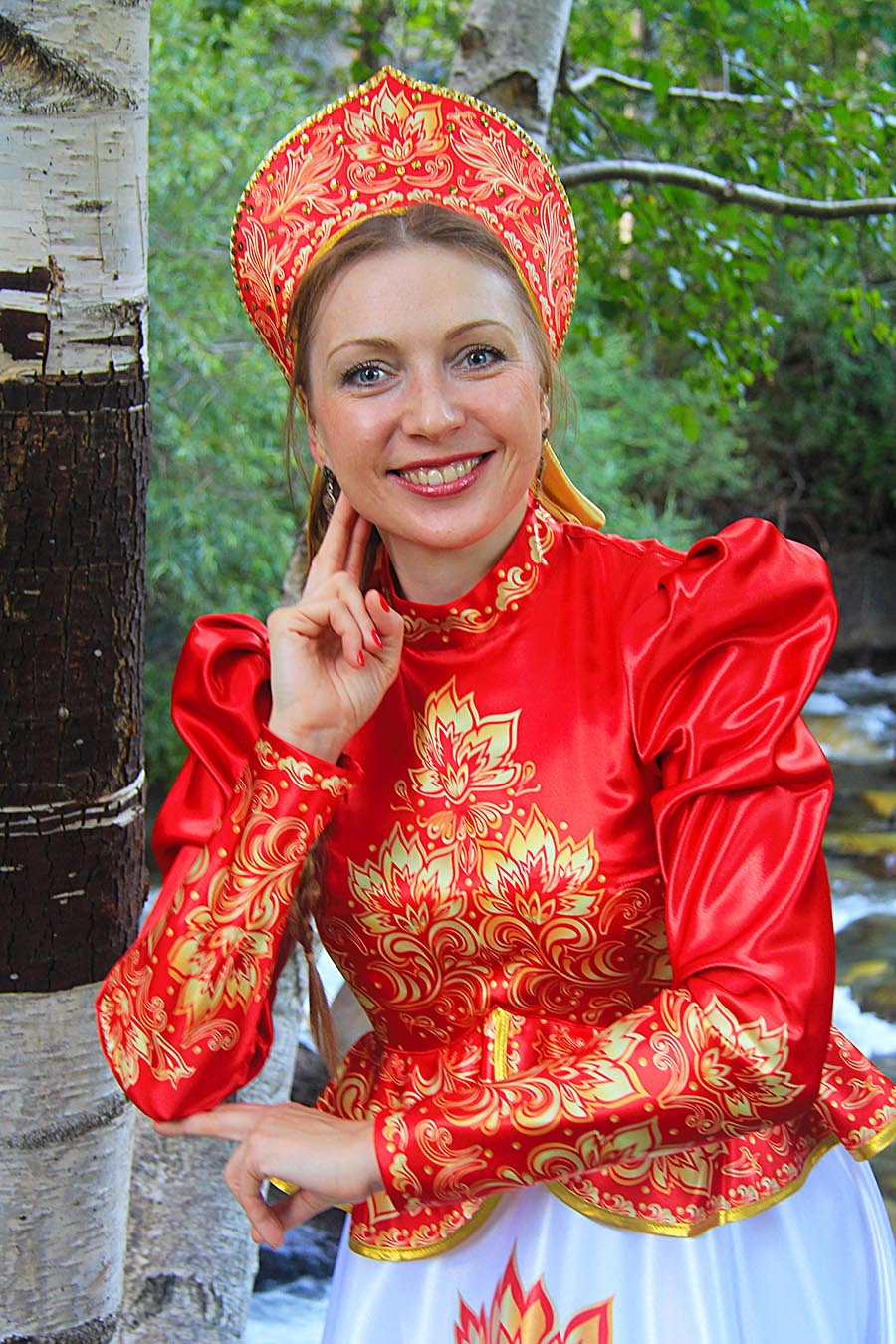 Women in Slavic costumes in Ibin