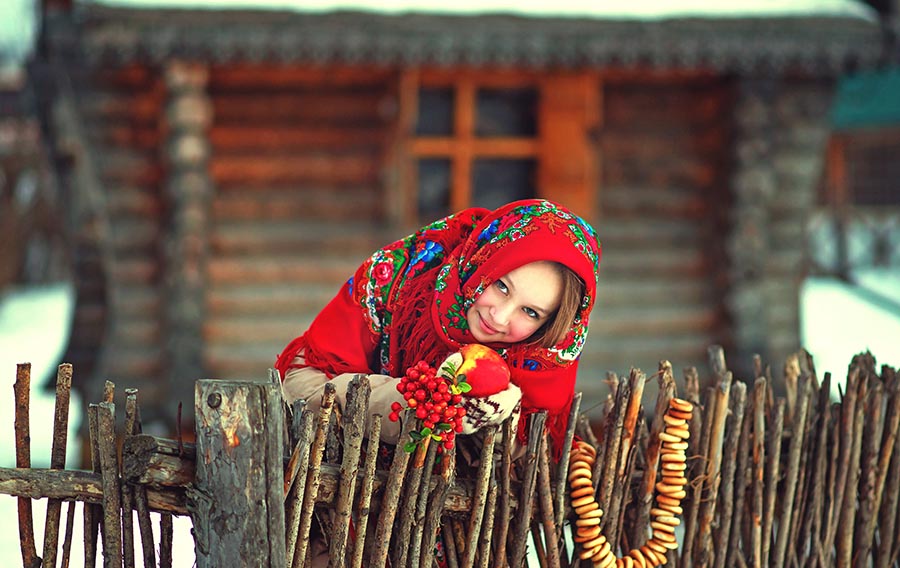 Sexy girl Women in Slavic costumes in Ibin