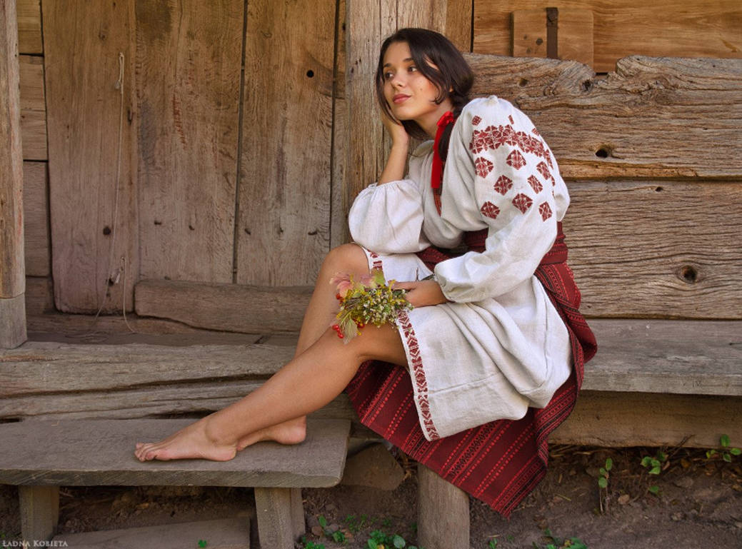 Women in Slavic costumes in Ibin