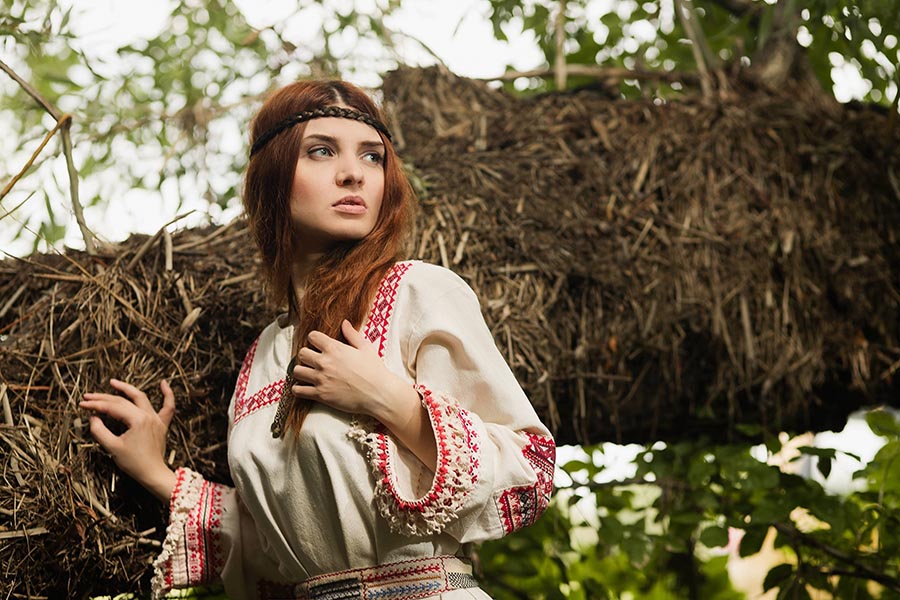 Women in Slavic costumes in Ibin