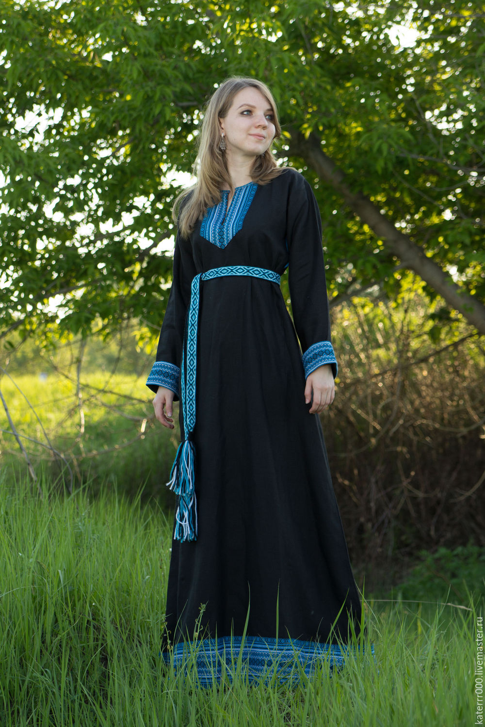 Women in Slavic costumes in Ibin