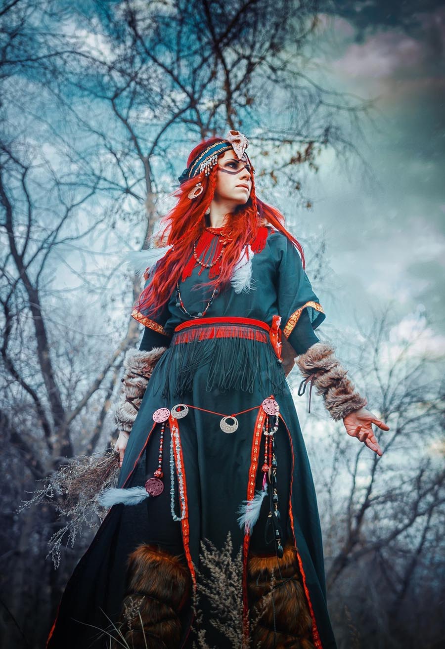 Girls in Slavic costumes underwear in Ibin