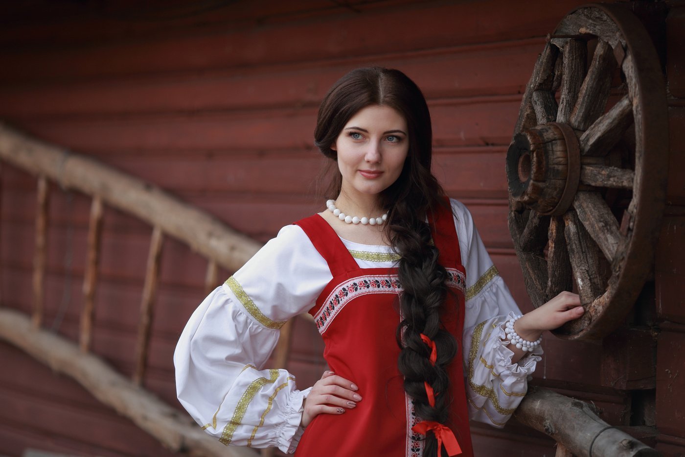 Girls in Slavic costumes in Ibin
