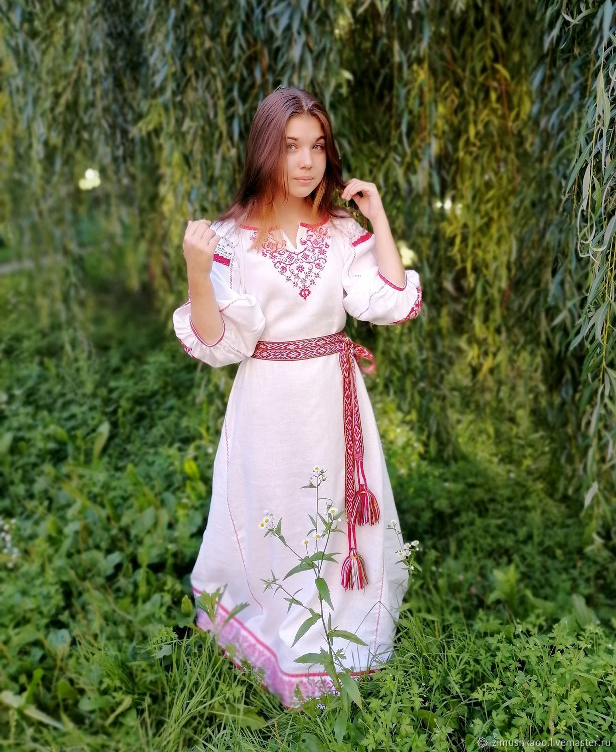 Girl Girls in Slavic costumes in Ibin