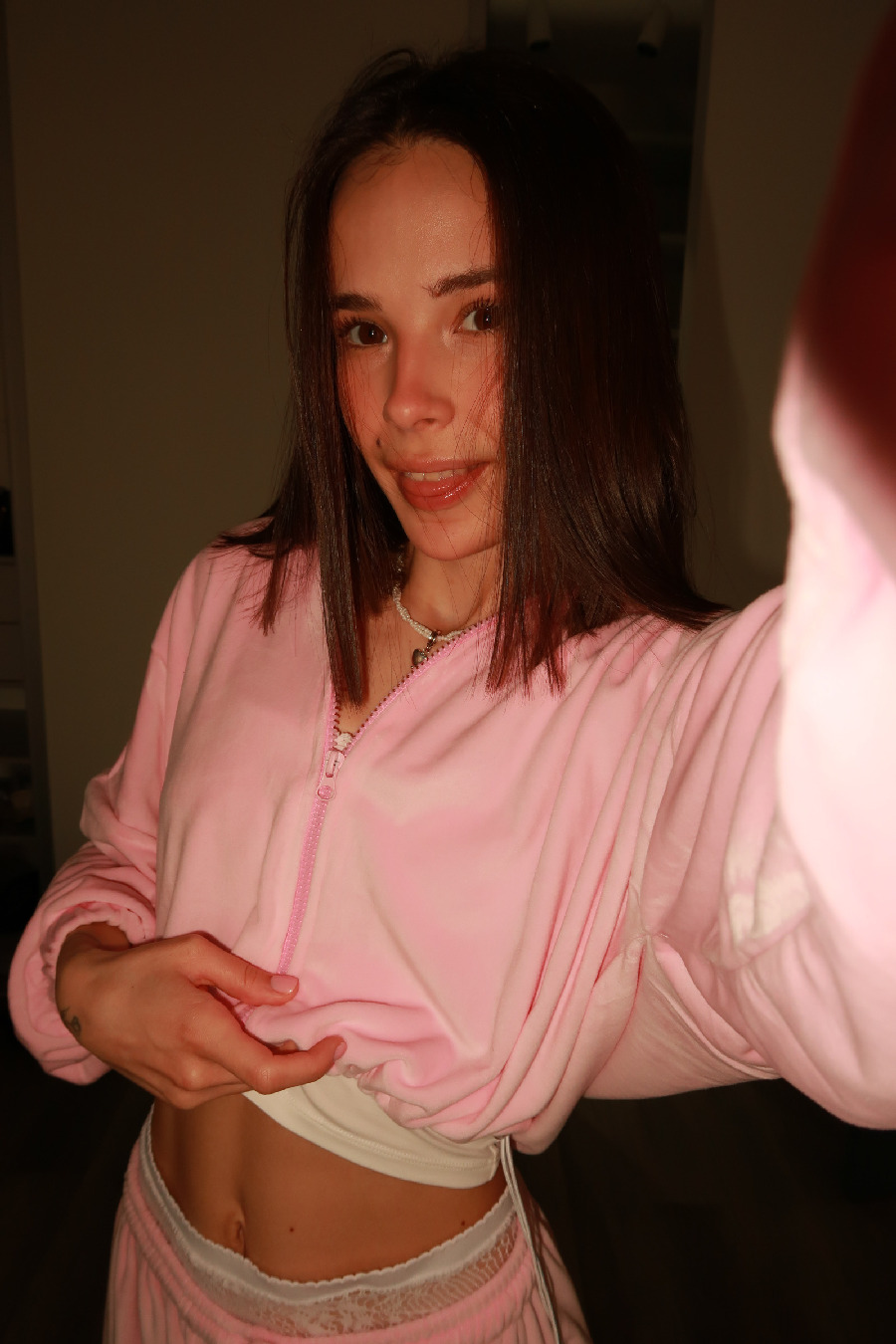 Tina brings the glow — live moments in Ibin